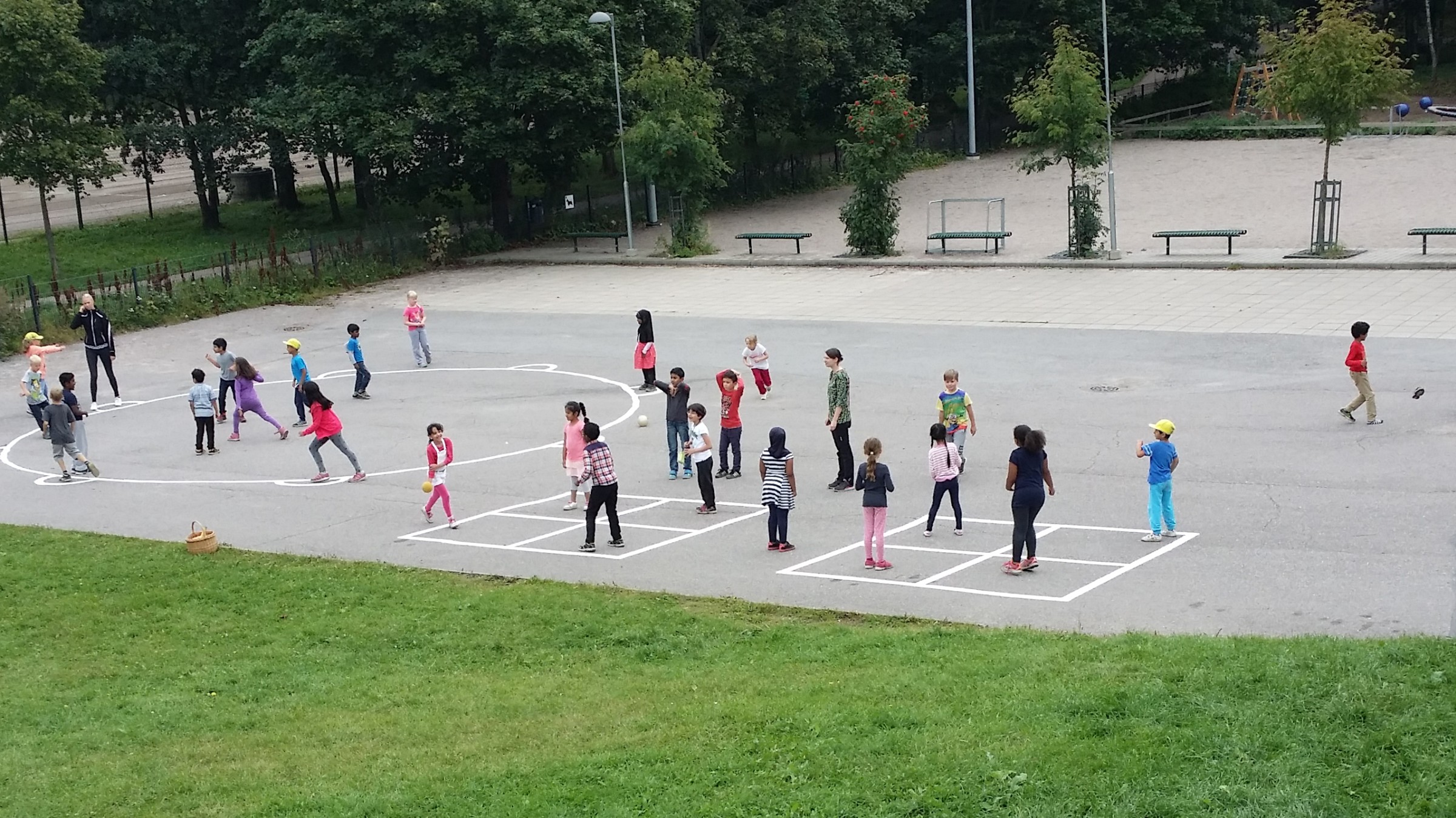 Maunula schoolkids at playing field