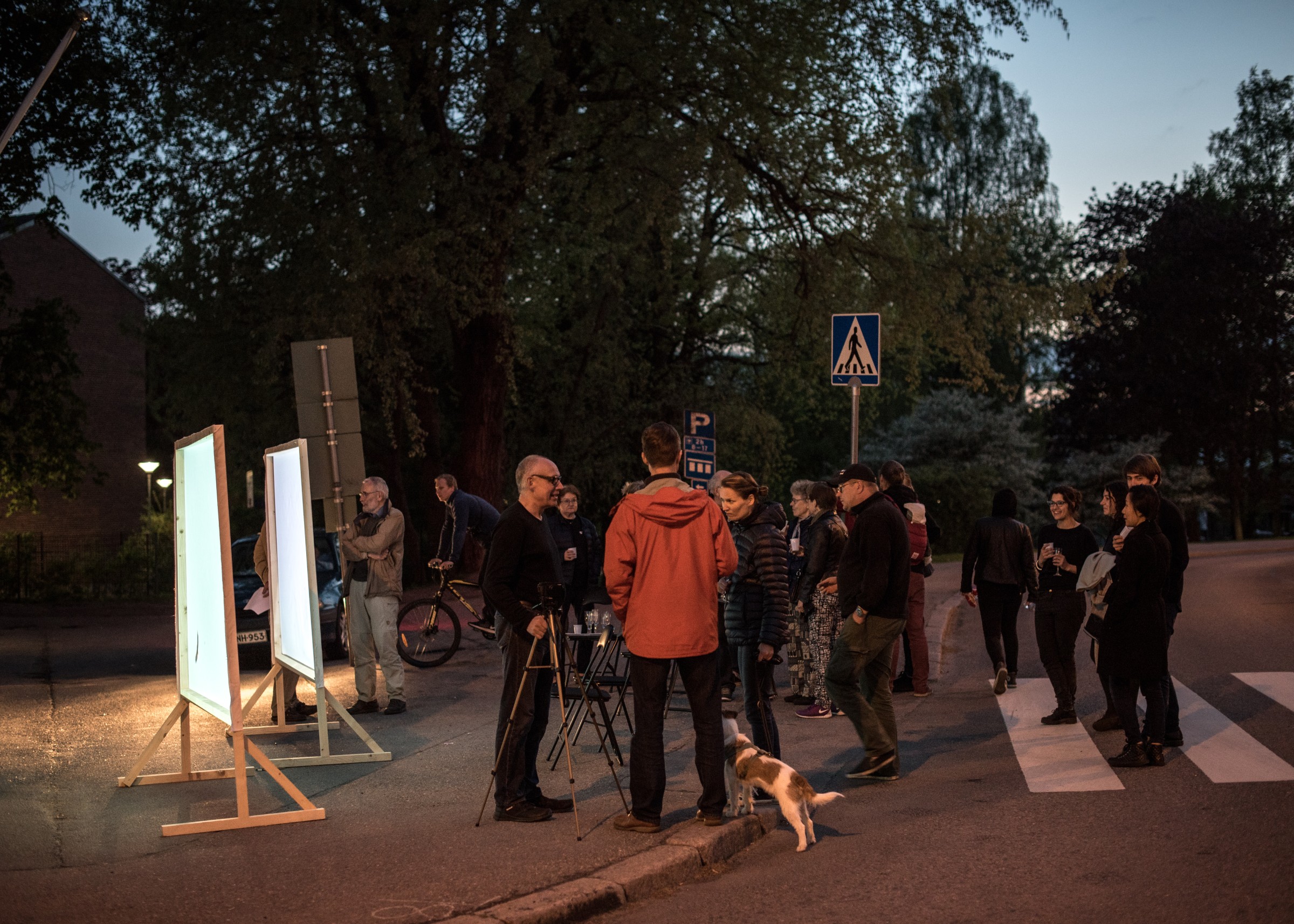 Maunula Atmospheres, La Jetée screening at Maunula Media workshop, crowd of people and screens