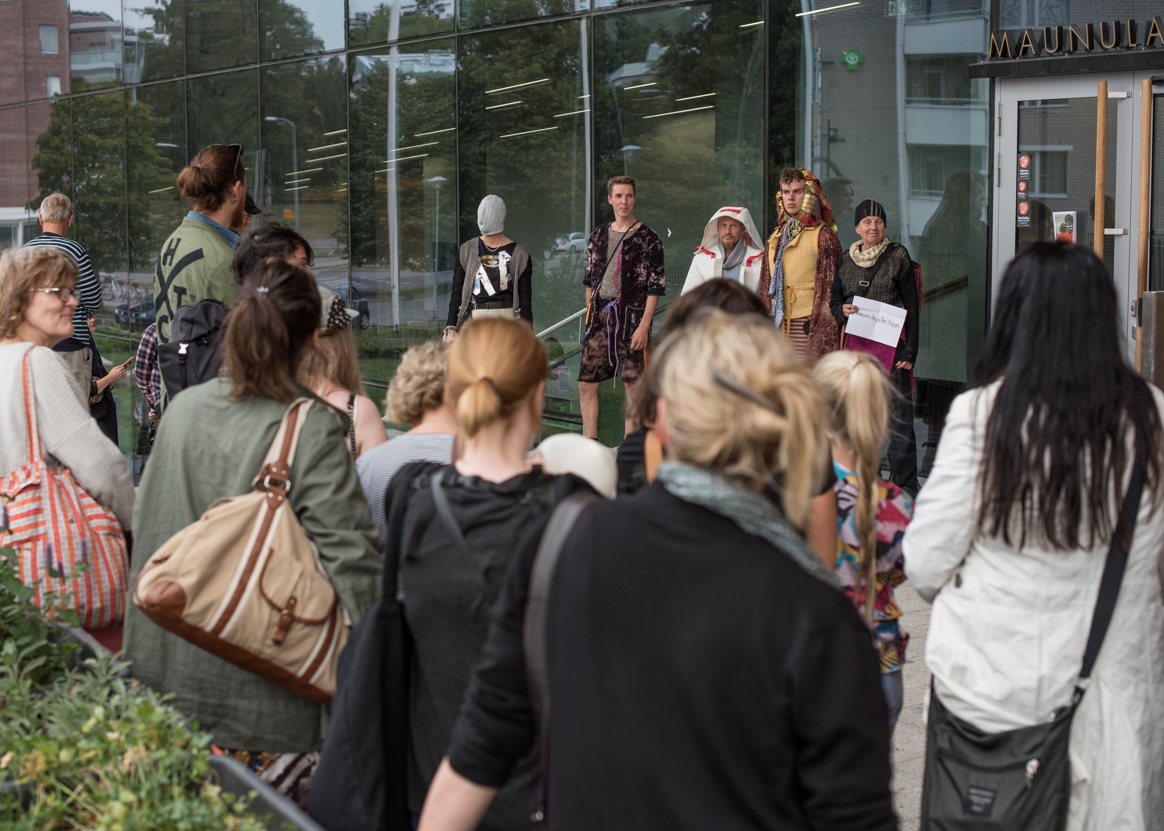 Audience looking at the models showing the Maunula Collection