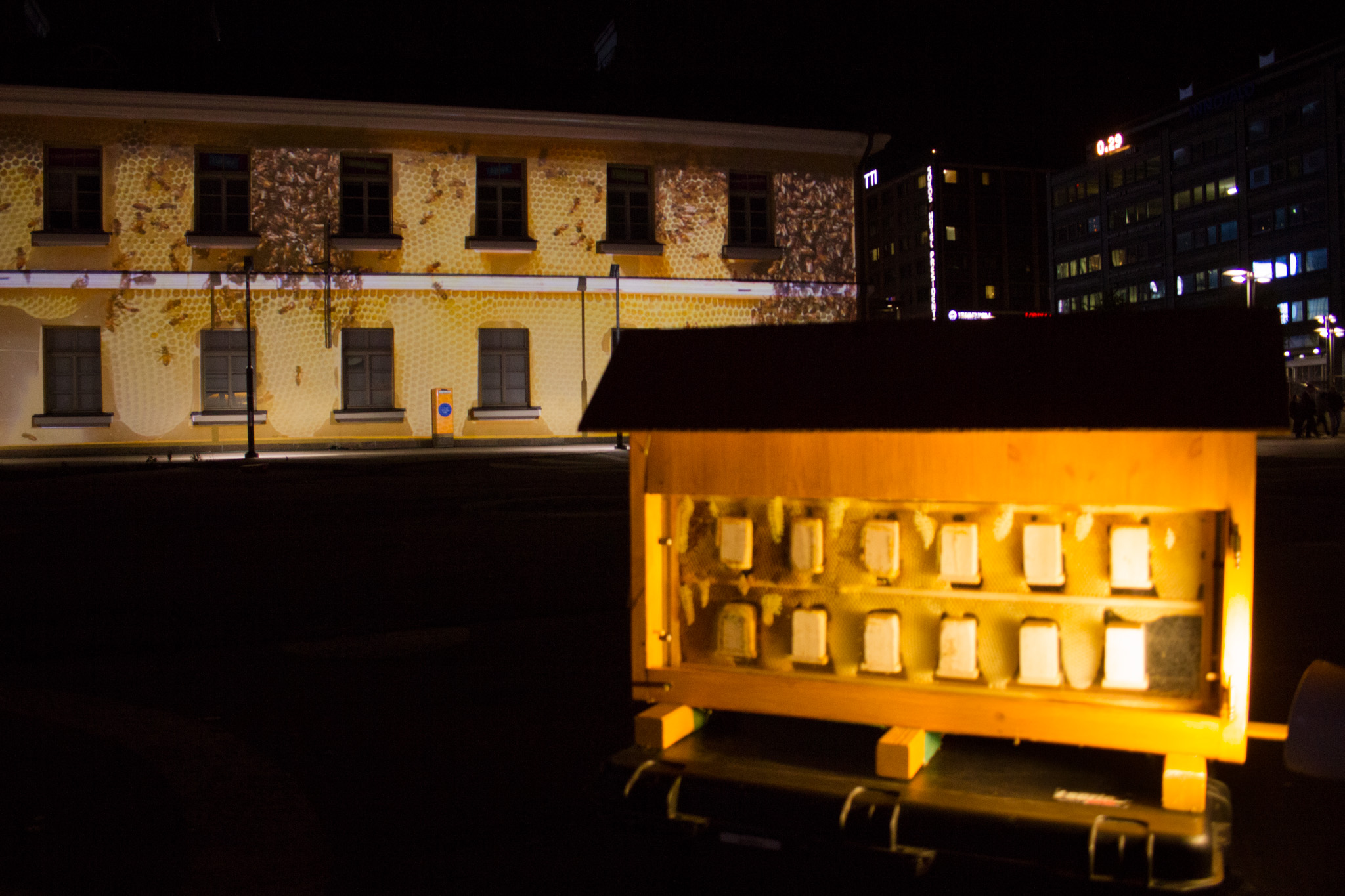 Human Beeing original hive and facade