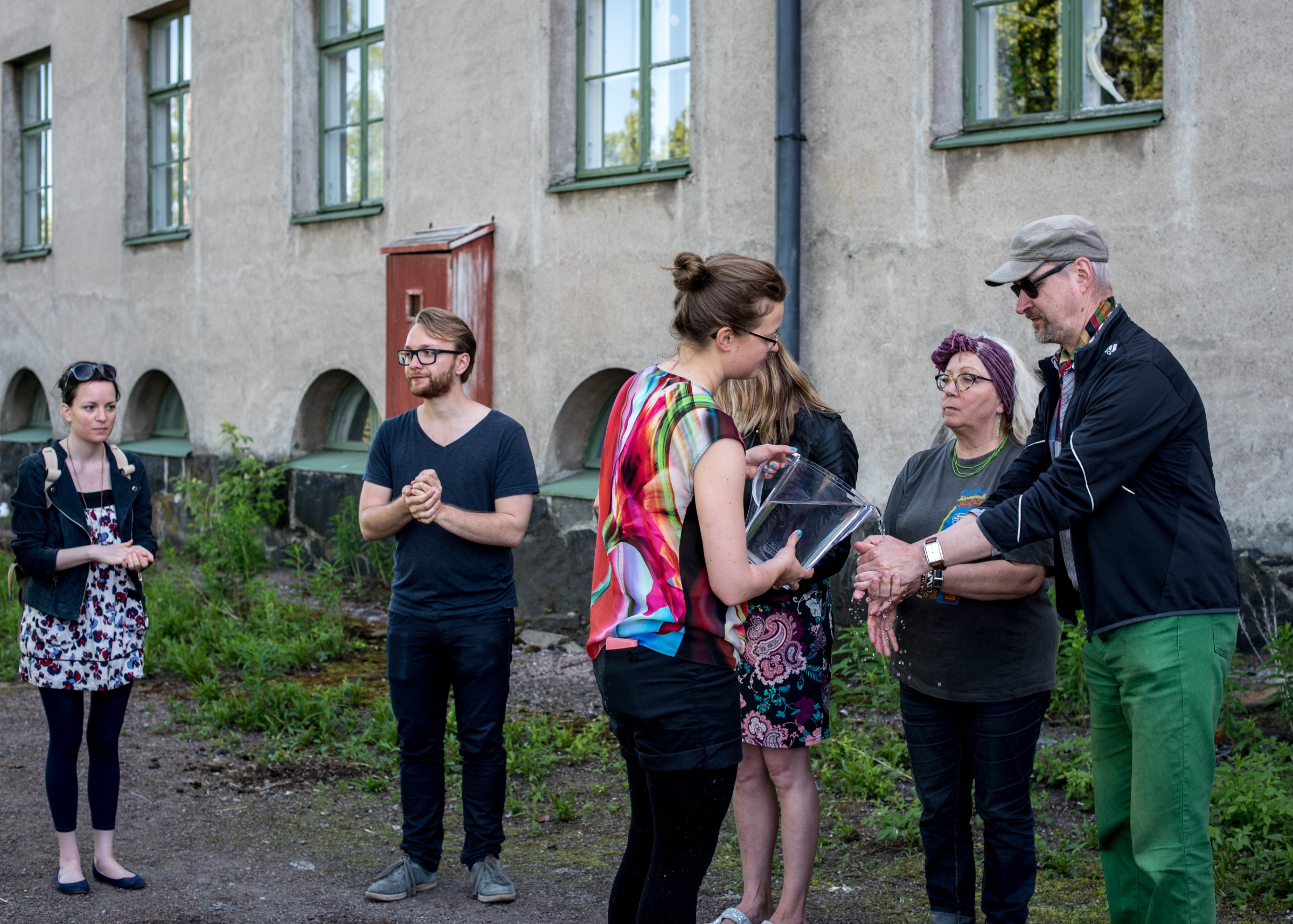 YKON dinner game hand-cleanse