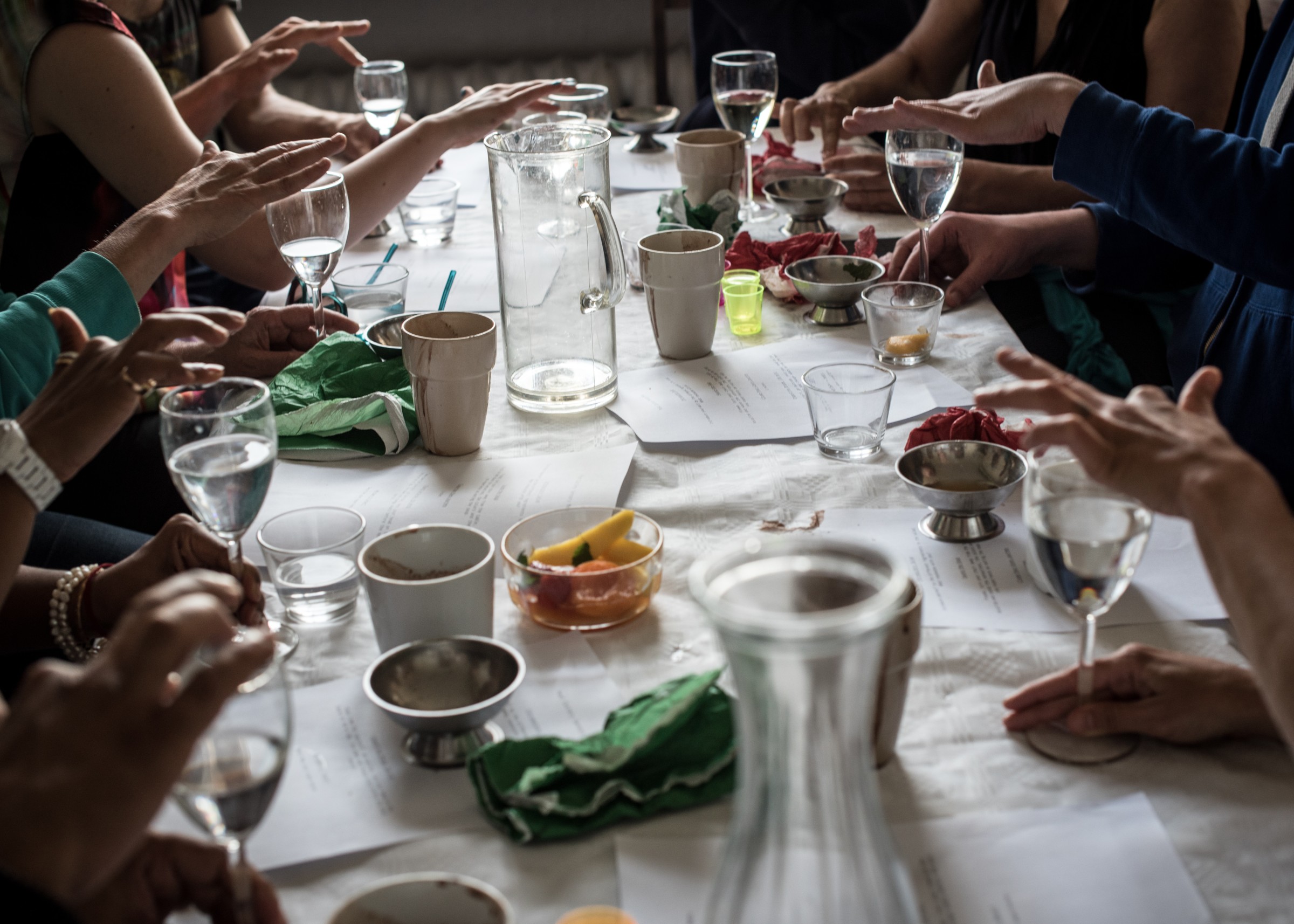 YKON dinner game glass-playing