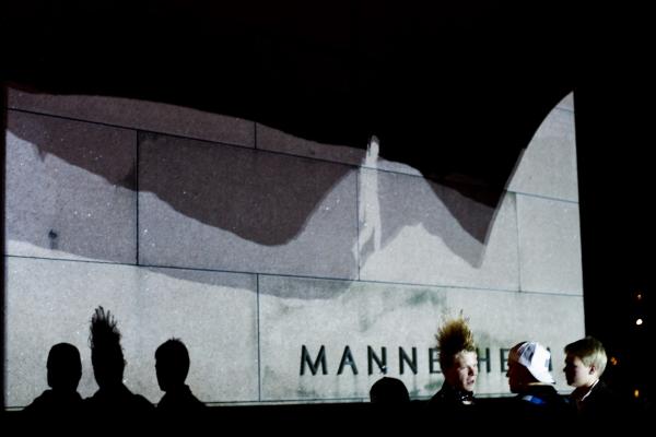 Air Hunger projection at Mannerheim statue